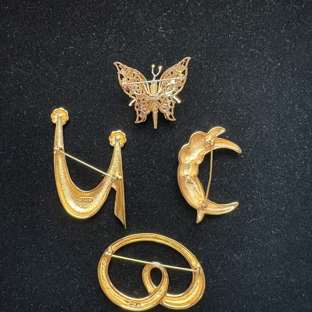 Monet Brooch Lot - Picture 6 of 7